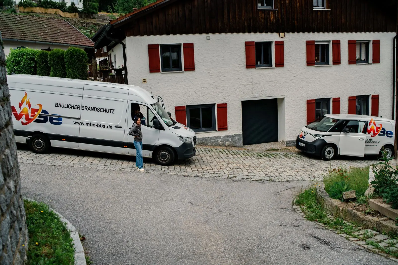 MBe-Transporter vor dem Firmensitz in Traitsching