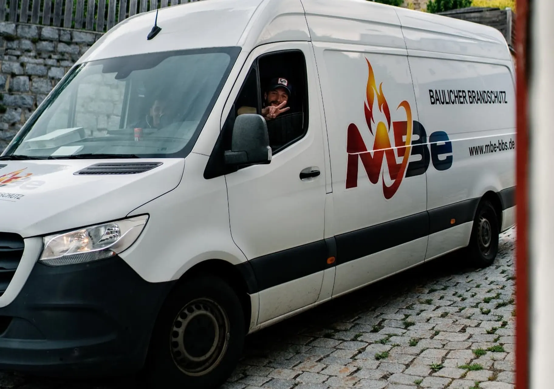 MBe-Servicefahrzeug im Einsatz in einer bayerischen Gemeinde